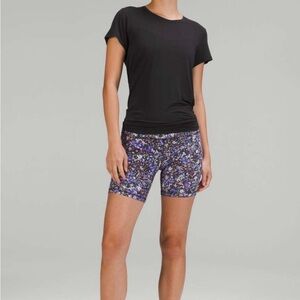 Lululemon Modal Open Up Tie Back T-Shirt
Black Size 4